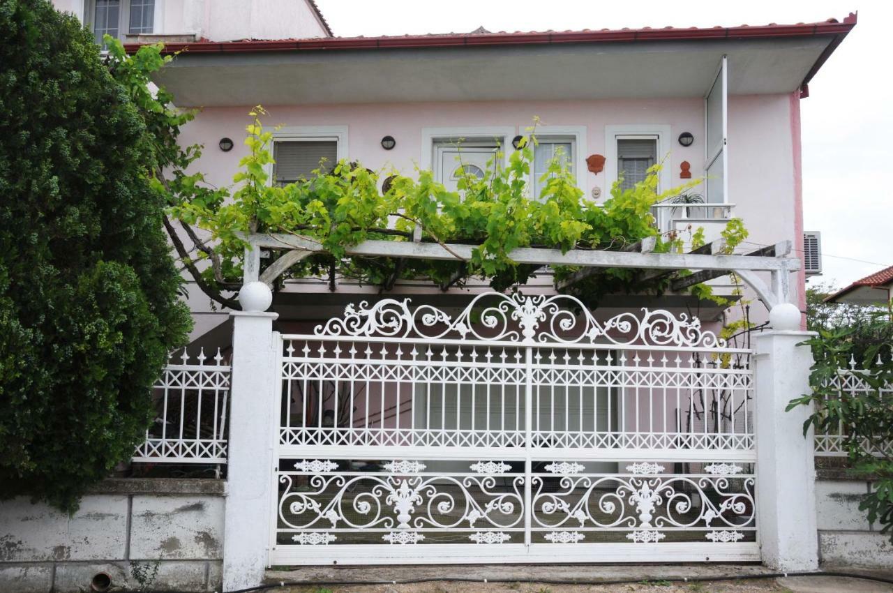 House Of Arts Daire Pélla Dış mekan fotoğraf